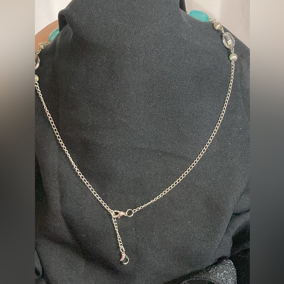 ELEGANT TURQUOISE AND SILVER TONE NECKLACE - Picture 4 of 10